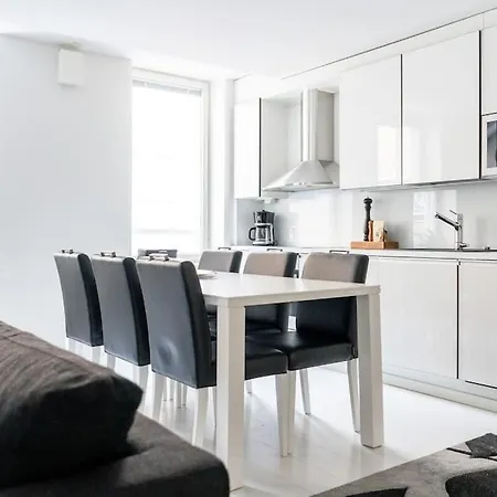 Spacious 1 Bedroom With A Central Location *